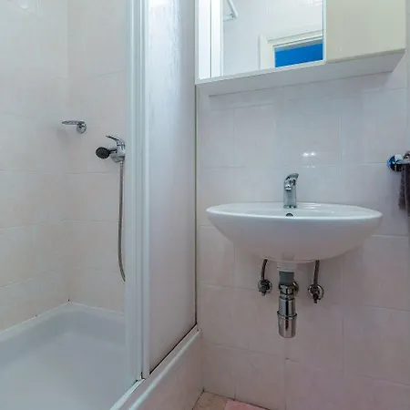 Cozy Studio-apartment Nur 300 Meter Zum Mit Meerblick Und Parkplatz 아파트