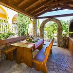 Cozy Studio-apartment Nur 300 Meter Zum Mit Meerblick Und Parkplatz Apartman