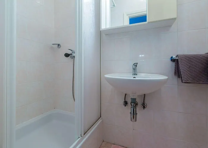 Cozy Studio-apartment Nur 300 Meter Zum Mit Meerblick Und Parkplatz Apartment